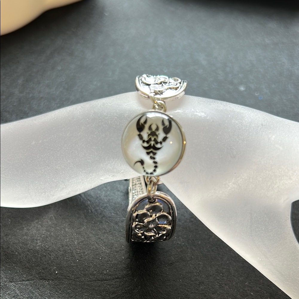 Elegant Silver and Black Bracelet with a zodiac scorpion 18mm snap button.